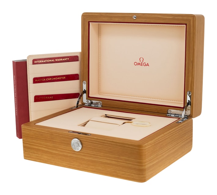 Omega Aqua Terra Shades 220.10.38.20.03.003 Image 4